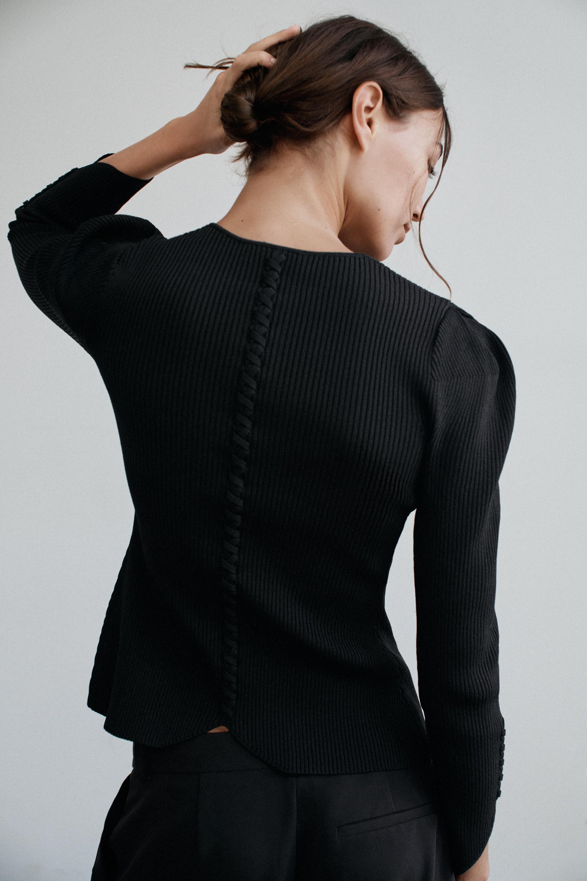 VESTE EN MAILLE À MANCHES BOUFFANTES